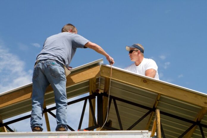 4 common mistakes to avoid hen hiring an industrial roofing contractor