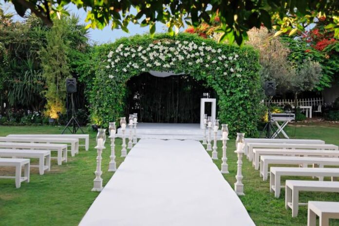 why carts and booths is a must for your outdoor wedding reception